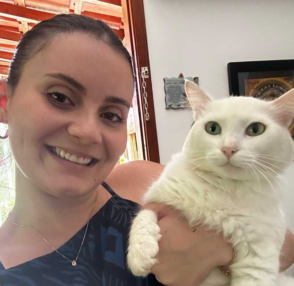 Vet em casa Dra Esther Maggessi